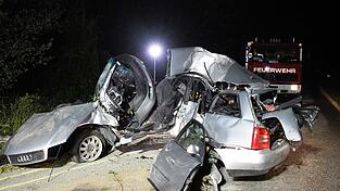Der Unfall ereignete sich an einer Kreisstraße nahe der Gemeinde Schalkham.