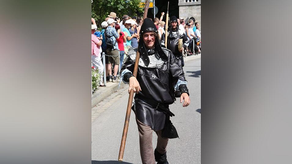 Die schönsten Augenblicke des historischen Drachenstich-Festzuges 2016. Die schönsten Augenblicke des historischen Drachenstich-Festzuges 2016.
