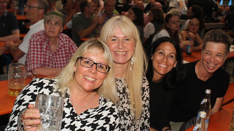 Zur Musik von Headless wurde ausgelassen gefeiert.