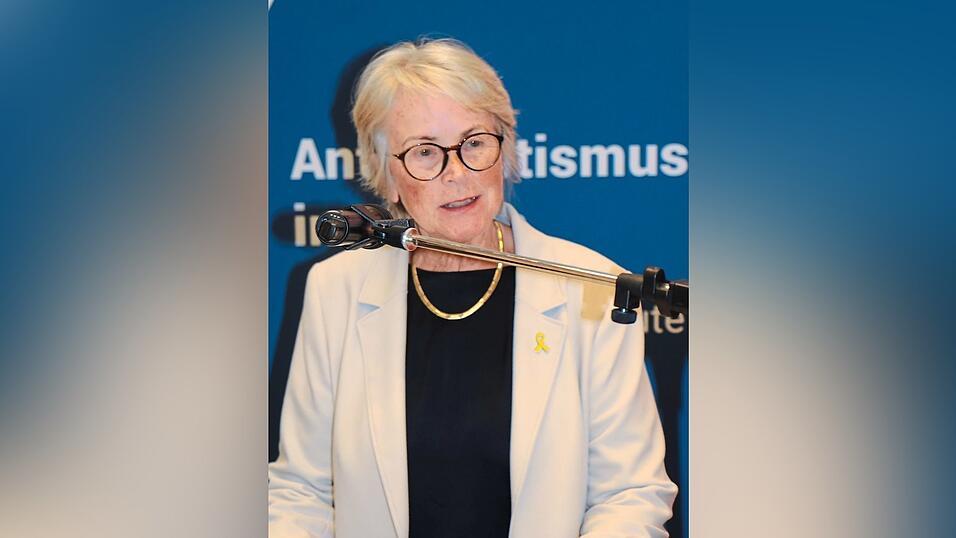 Ilse Danziger, Vorsitzende der Jüdischen Gemeinde Regensburg, forderte mehr Zivilcourage von der Bevölkerung, um antisemitischen Auswüchsen zu begegnen. Ilse Danziger, Vorsitzende der Jüdischen Gemeinde Regensburg, forderte mehr Zivilcourage von der Bevölkerung, um antisemitischen Auswüchsen zu begegnen.