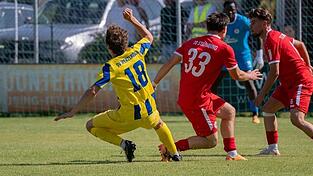 Mit einem 4:2-Erfolg gegen den SV Wenzenbach feierte Türk Gücü Straubing den ersten Landesliga-Heimsieg und geht nun selbstbewusst in die Aufgabe bei der SpVgg Lam. Mit einem 4:2-Erfolg gegen den SV Wenzenbach feierte Türk Gücü Straubing den ersten Landesliga-Heimsieg und geht nun selbstbewusst in die Aufgabe bei der SpVgg Lam.