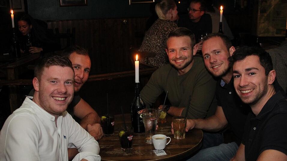 So wurde am Samstag, 23. Oktober, im Irish Pub in Landshut gefeiert - die Partybilder. So wurde am Samstag, 23. Oktober, im Irish Pub in Landshut gefeiert - die Partybilder.