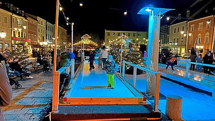 Gleich am ersten Wochenende des Adventsmarktes gab es einen regelrechten Ansturm auf die Bahnen.