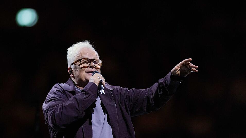 Bei Konzerten f&uuml;llt Gr&ouml;nemeyer m&uuml;helos Stadien oder gro&szlig;e Hallen. Die Auftaktkonzerte seiner Akustiktour in Dortmund waren ausverkauft.