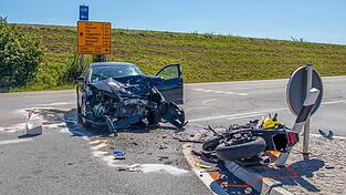 Dieser Unfall hat sich an der Autobahnausfahrt bei Metten ereignet.