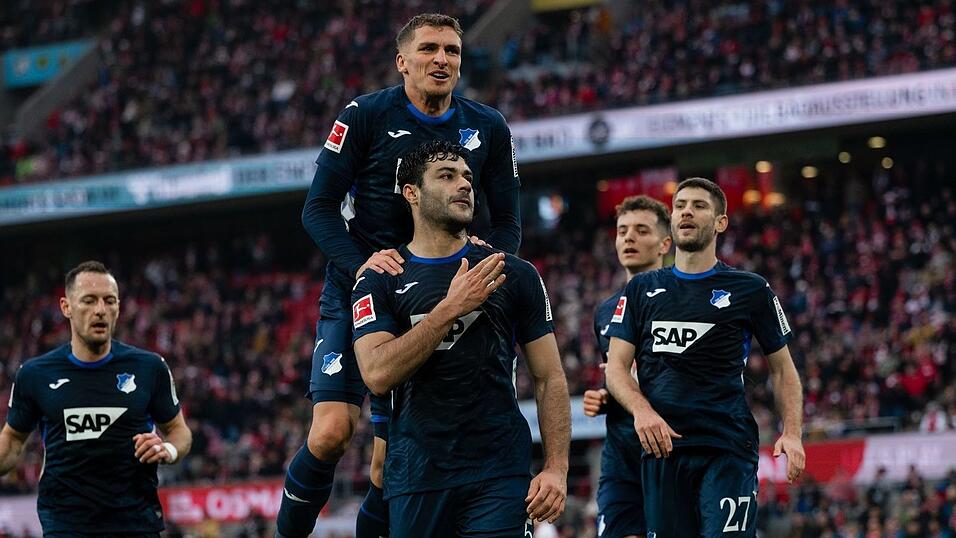 Hoffenheim jubelt &uuml;ber den Ausgleich zum 1:1.