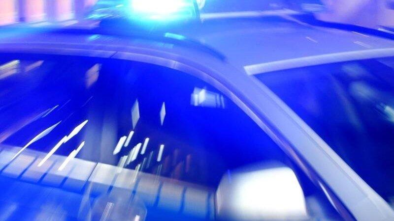 Unbekannte haben am Geisenhausener Rathaus randaliert. (Symbolfoto)