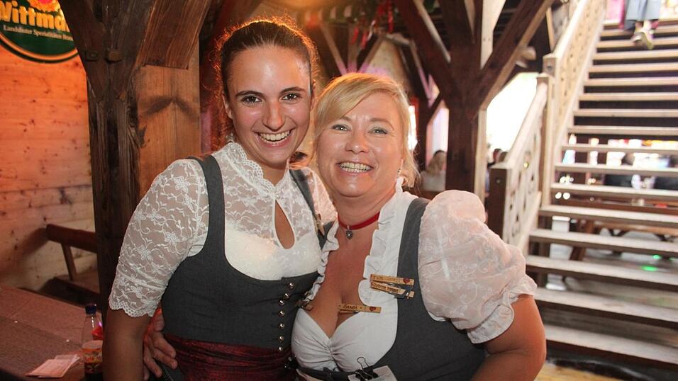 Viele Landshuter feierten am Freitagabend auf der Bartlmädult. Viele Landshuter feierten am Freitagabend auf der Bartlmädult.