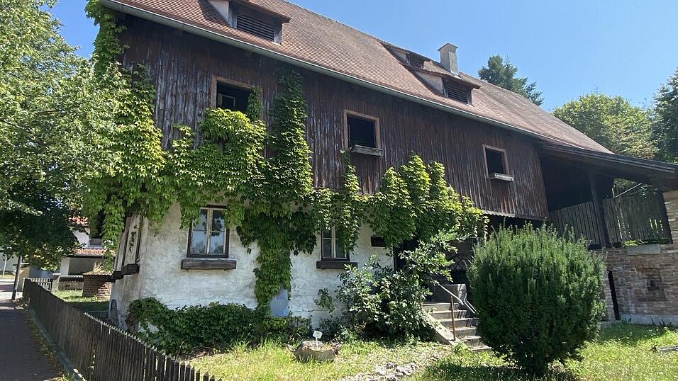 Das alte „Gotzhaus“ ist in Gemeindebesitz. Eventuell könnte darin ein Heimatmuseum entstehen. Eine Machbarkeitsstudie soll nun die Risiken des Projekts bewerten. Das alte „Gotzhaus“ ist in Gemeindebesitz. Eventuell könnte darin ein Heimatmuseum entstehen. Eine Machbarkeitsstudie soll nun die Risiken des Projekts bewerten.
