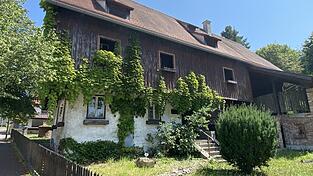 Das alte „Gotzhaus“ ist in Gemeindebesitz. Eventuell könnte darin ein Heimatmuseum entstehen. Eine Machbarkeitsstudie soll nun die Risiken des Projekts bewerten. Das alte „Gotzhaus“ ist in Gemeindebesitz. Eventuell könnte darin ein Heimatmuseum entstehen. Eine Machbarkeitsstudie soll nun die Risiken des Projekts bewerten.