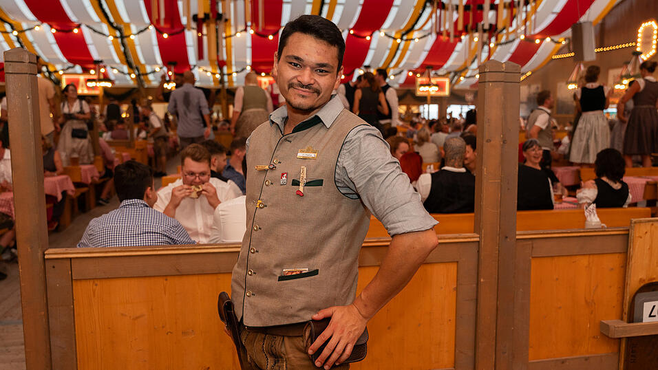 Die Partybilder vom Donnerstag, 17. August 2023, aus dem Festzelt Krönner. Die Partybilder vom Donnerstag, 17. August 2023, aus dem Festzelt Krönner.