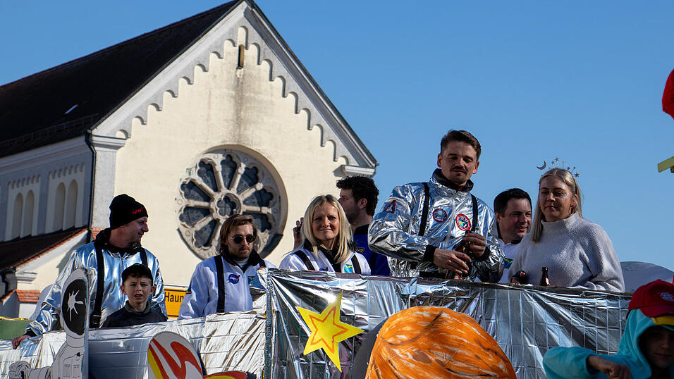 Am Samstag fand der Faschingsumzug in Otzing (Kreis Deggendorf) statt. Am Samstag fand der Faschingsumzug in Otzing (Kreis Deggendorf) statt.