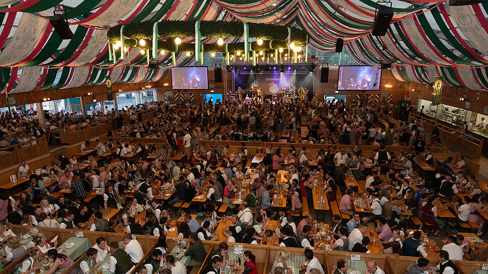 Die Partybilder vom Donnerstag, 17. August 2023, aus dem Festzelt Weckmann.
