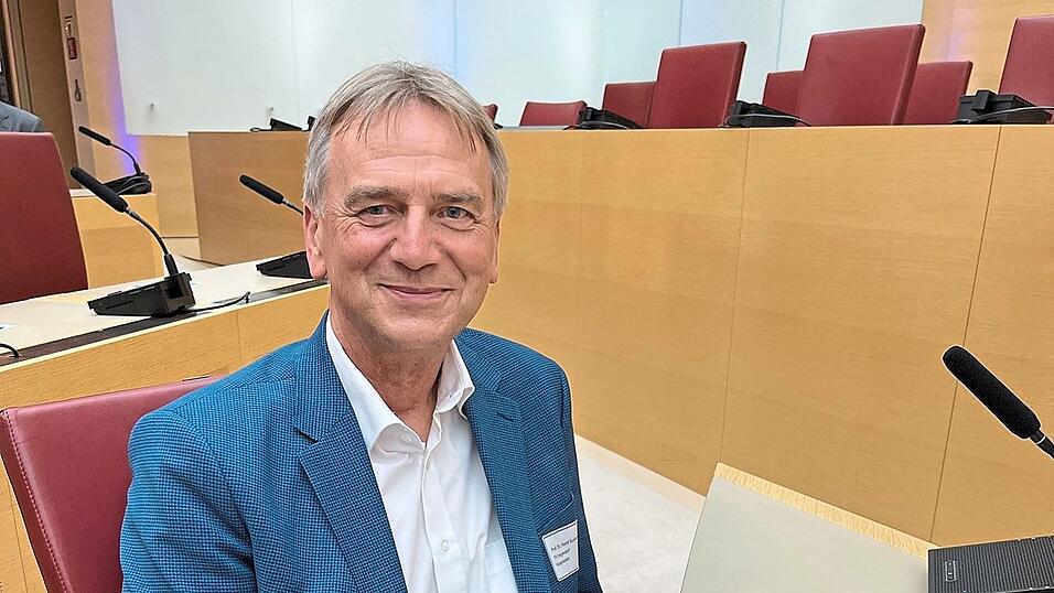 Er hat die TH Deggendorf mehr als 20 Jahre lang maßgeblich geprägt: Professor Dr. Horst Kunhardt. Am 1. Oktober geht der Informatiker und Humanbiologe, der seit 2015 das Amt des Vizepräsidenten für Gesundheit bekleidete, in den Ruhestand. Er hat die TH Deggendorf mehr als 20 Jahre lang maßgeblich geprägt: Professor Dr. Horst Kunhardt. Am 1. Oktober geht der Informatiker und Humanbiologe, der seit 2015 das Amt des Vizepräsidenten für Gesundheit bekleidete, in den Ruhestand.
