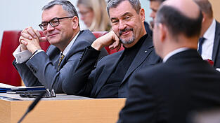 Ministerpr&auml;sident Markus S&ouml;der (M.) sagte, Kandidaten der CSU k&ouml;nnten mehr F&ouml;rdermittel holen als die anderer Parteien.