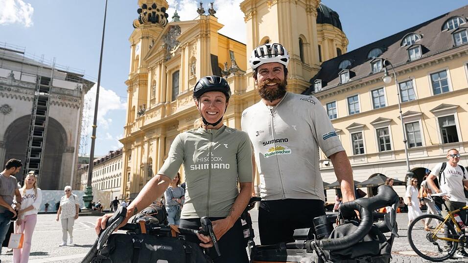 Die Extremsportler Jonas Deichmann und Josefine Rutkowski sind mit ihren Rädern 24.000 Kilometer durch Europa gefahren. Die Extremsportler Jonas Deichmann und Josefine Rutkowski sind mit ihren Rädern 24.000 Kilometer durch Europa gefahren.
