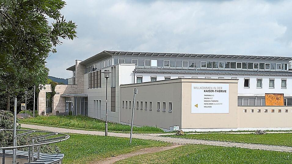 Was würde ein Investor aus dem bislang öffentlichen Badebetrieb machen? Kritiker des Verkaufs fürchten, dass der Auftrag der Gesundheitsvorsorge der Wirtschaftlichkeit eines Bieterkonzepts zum Opfer fallen könnte.