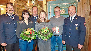 Die Ehrenamtsträger wurden vorgestellt, von rechts: Festleiter Florian Binder, Schirmherr Franz Schlecht, Festbraut Hannah Binder, zweiter Festleiter Gerald Lugauer, Festmutter Kathrin Fuchs und Vorsitzender Andreas Fuchs.