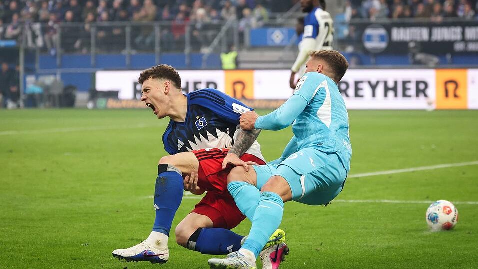 Umk&auml;mpftes Spiel: Hamburgs Nicolai Remberg (l) und Hoffenheims Grischa Pr&ouml;mel im Zweikampf.