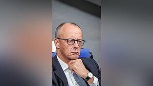 Die Bundesländer ziehen beim Sparkurs des Kanzlers nicht mit - im Streit um den EU-Haushalt gerät Friedrich Merz zwischen die Fronten. Die Bundesländer ziehen beim Sparkurs des Kanzlers nicht mit - im Streit um den EU-Haushalt gerät Friedrich Merz zwischen die Fronten.