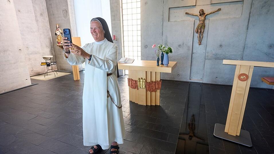 Schwester Ursula postet auch Videos auf Instagram.