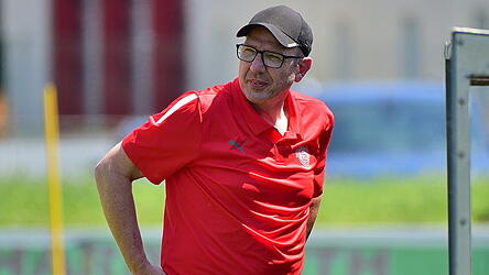 Plattlings Trainer Torsten Holm konnte nach dem höchsten Saisonsieg mit seiner Truppe hochzufrieden sein. Plattlings Trainer Torsten Holm konnte nach dem höchsten Saisonsieg mit seiner Truppe hochzufrieden sein.