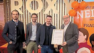 Im Rahmen der Aktionswoche gegen Gewalt an Frauen wurden unter anderem die Kelheimer Erklärung unterzeichnet und ein Film gezeigt. Im Rahmen der Aktionswoche gegen Gewalt an Frauen wurden unter anderem die Kelheimer Erklärung unterzeichnet und ein Film gezeigt.