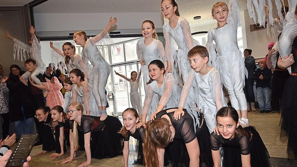 Tanz der TolleShowKids und der Teens.