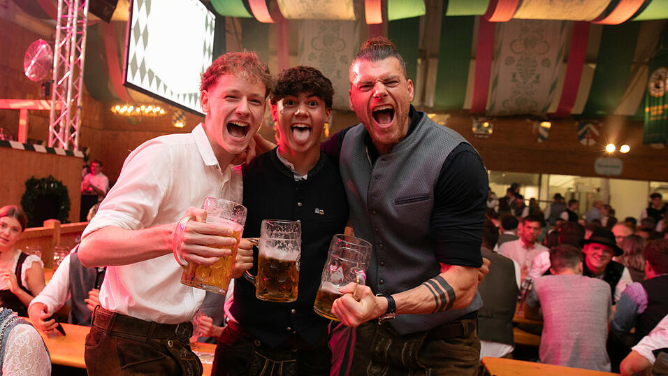 Die Partybilder vom Samstag, 16. August, aus dem Festzelt Weckmann. Die Partybilder vom Samstag, 16. August, aus dem Festzelt Weckmann.