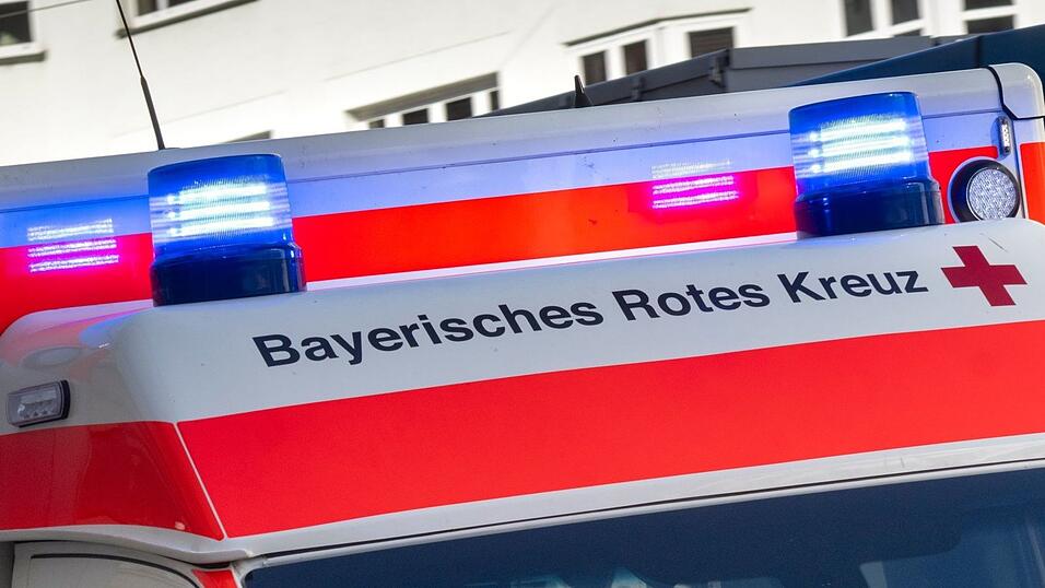 Bei seinem Sturz brach sich der 22-Jährige beide Beine. (Symbolbild)