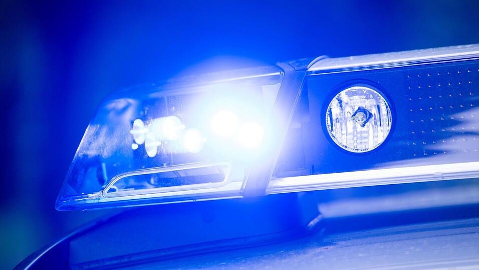 Der 30-Jährige sitzt wegen des Verdachts des versuchten Totschlags in Untersuchungshaft. (Symbolbild)