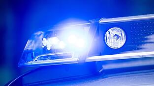 Der 30-Jährige sitzt wegen des Verdachts des versuchten Totschlags in Untersuchungshaft. (Symbolbild)