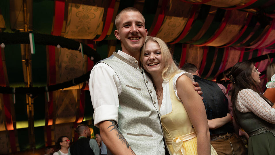 Die Partybilder vom Dienstag, 11. August, aus dem Festzelt Weckmann. Die Partybilder vom Dienstag, 11. August, aus dem Festzelt Weckmann.