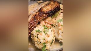 Schweinebraten mit Knödel - Rezept aus Sarah Wieners 'Gerichte mit Geschichte'
