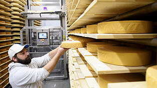 K&auml;se? Kann die Schweiz. Fu&szlig;ball? Auch! Der Ball ist ja schlie&szlig;lich auch rund.