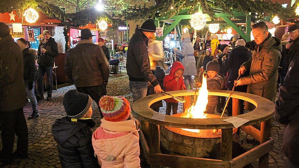 Vor zwei Jahren fand letztmals der der Christkindlmarkt am Chamer Marktplatz statt. Wenige Wochen sp&auml;ter begann die Corona-Pandemie.