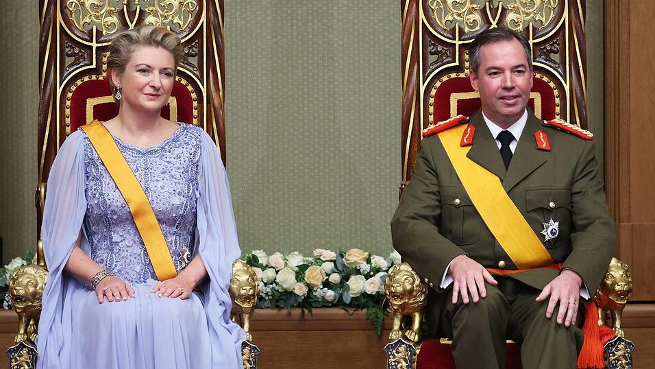 Nach der Vereidigung ist Guillaume auch Staatschef Nach der Vereidigung ist Guillaume auch Staatschef