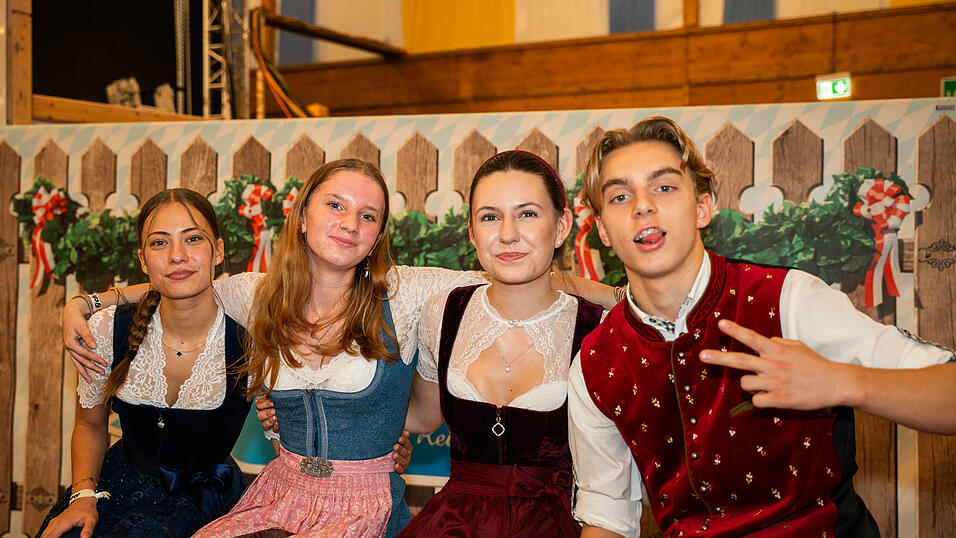 Die Partybilder vom Sonntag, 16. August, aus dem Festzelt Reisinger. Die Partybilder vom Sonntag, 16. August, aus dem Festzelt Reisinger.
