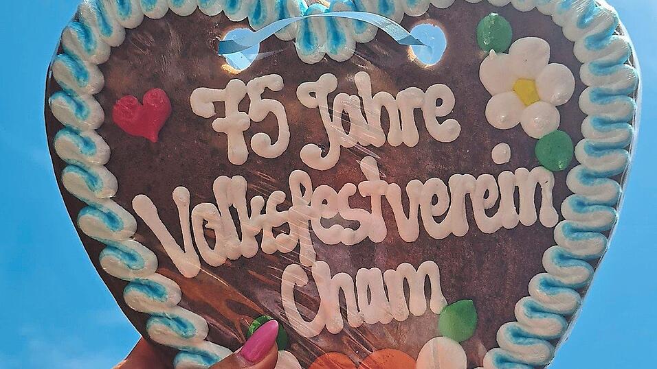 Vergangenes Jahr feiert der Chamer Volksfestverein seinen 75. Geburtstag. Heuer findet das 75. Volksfest statt. Vergangenes Jahr feiert der Chamer Volksfestverein seinen 75. Geburtstag. Heuer findet das 75. Volksfest statt.