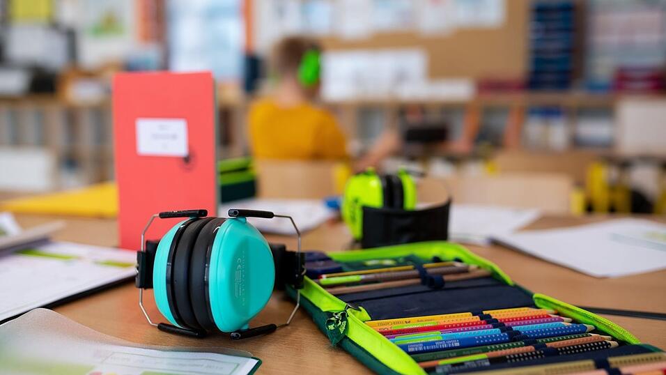 Wenn die Schule wieder losgeht, tauchen auch die alten Fragen wieder auf: Wie viele Proben sind erlaubt? Was ist mit Nachsitzen? (Symbolbild) Wenn die Schule wieder losgeht, tauchen auch die alten Fragen wieder auf: Wie viele Proben sind erlaubt? Was ist mit Nachsitzen? (Symbolbild)
