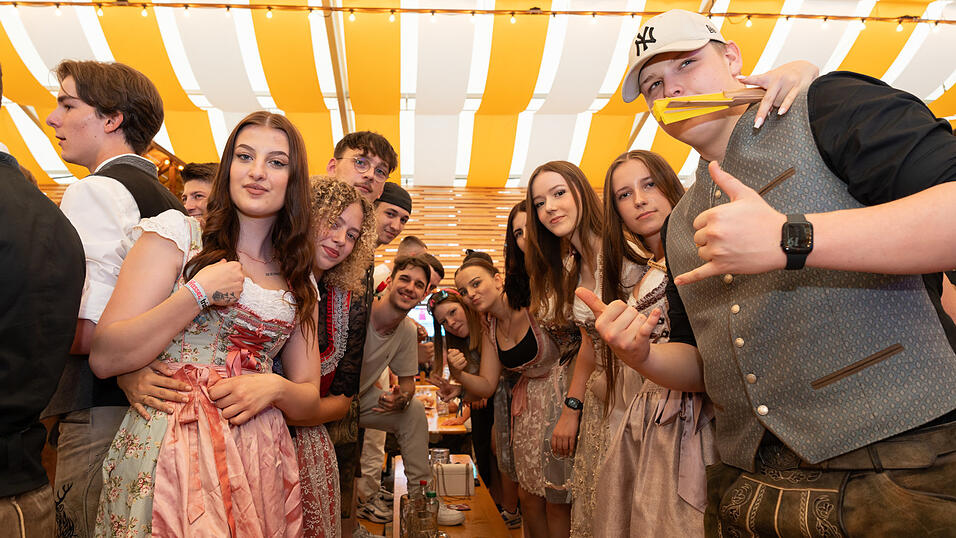 Die Partybilder vom Freitag, 16. August, aus dem Festzelt Nothaft. Die Partybilder vom Freitag, 16. August, aus dem Festzelt Nothaft.