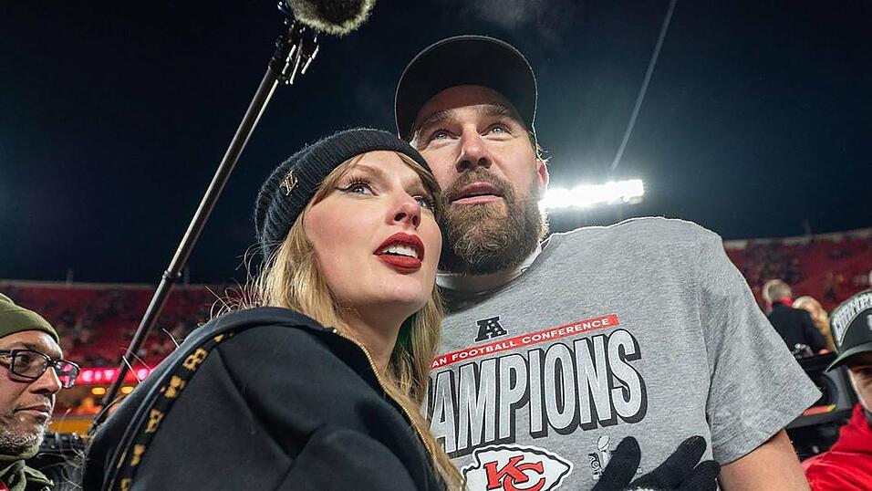 Popstar Taylor Swift und Football-Profi Travis Kelce sind verlobt. (Archivbild)