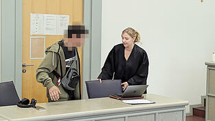 Verteidigerin Lea Matner bezweifelte, dass Mitglieder der Sicherheitswacht im Dienst vergleichbare Befugnisse wie Polizeibeamten haben. Verteidigerin Lea Matner bezweifelte, dass Mitglieder der Sicherheitswacht im Dienst vergleichbare Befugnisse wie Polizeibeamten haben.
