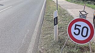 Schon wieder ist das Ortsschild von Nußdorf am Inn weg. Und das, obwohl das besagte Schild zusätzlich gesichert worden war. Schon wieder ist das Ortsschild von Nußdorf am Inn weg. Und das, obwohl das besagte Schild zusätzlich gesichert worden war.