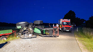 Bei dem Unfall wurde der Traktorfahrer schwer verletzt.