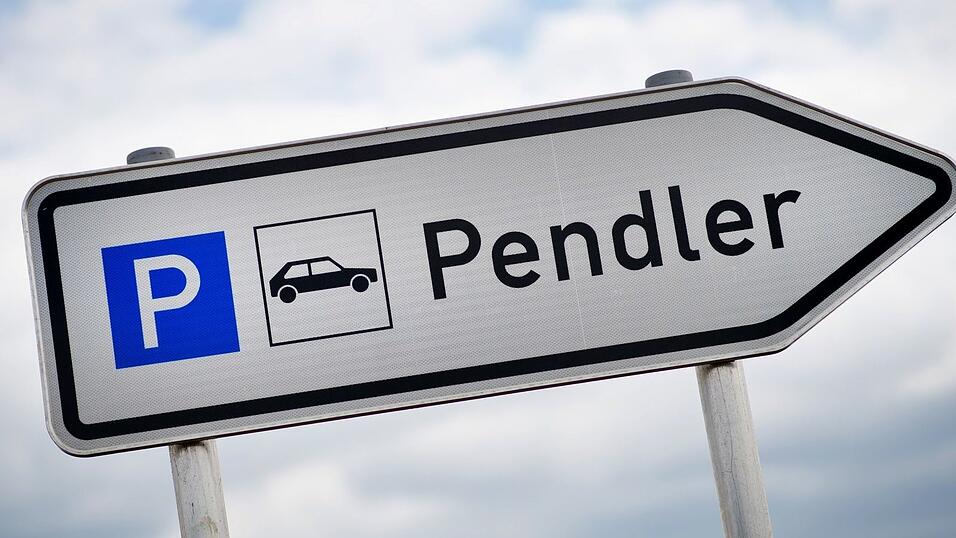 In Bayern machen sich Millionen von Menschen sich auf den Weg, um zum Arbeitsort zu kommen. (Symbolbild) In Bayern machen sich Millionen von Menschen sich auf den Weg, um zum Arbeitsort zu kommen. (Symbolbild)