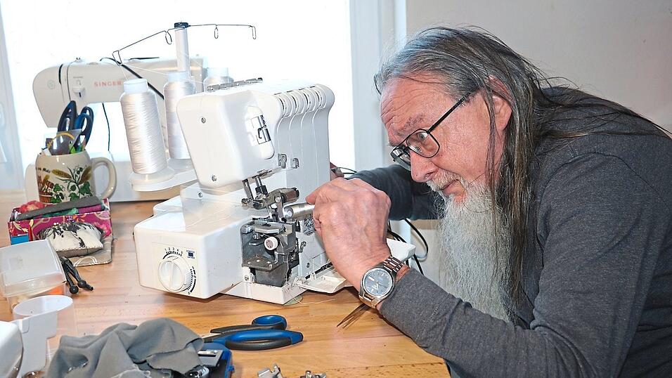 Dieter Gillitzer ist ein Tüftler mit Liebe zur Feinmechanik und der nötigen Geduld: 'Mit Ungeduld erreicht man nichts. Im Gegenteil, alles dauert viel länger.' Dieter Gillitzer ist ein Tüftler mit Liebe zur Feinmechanik und der nötigen Geduld: 'Mit Ungeduld erreicht man nichts. Im Gegenteil, alles dauert viel länger.'