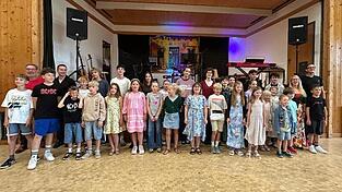 Auch diesmal waren wieder viele junge Musiker am Mukado-Sommerkonzert beteiligt. Auch diesmal waren wieder viele junge Musiker am Mukado-Sommerkonzert beteiligt.