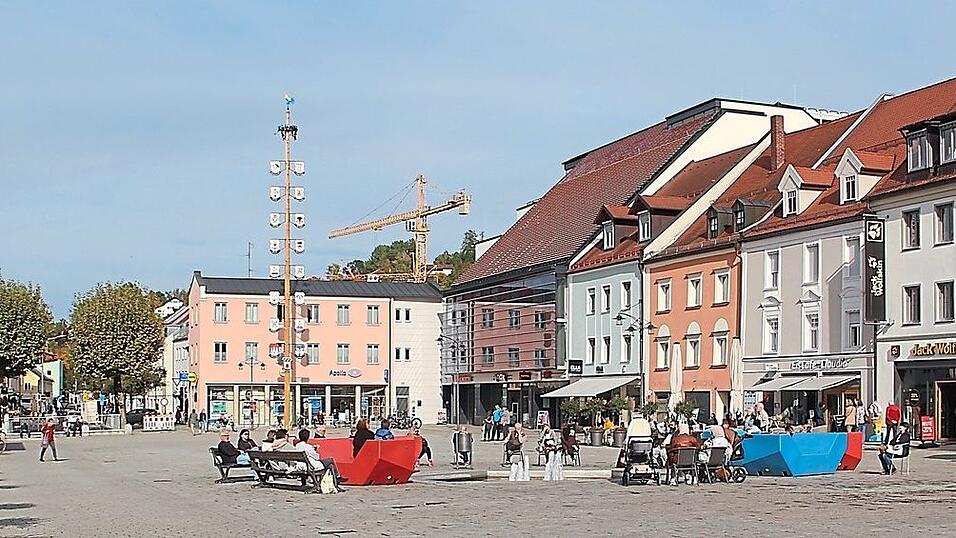 Die 'gute Stube' der Stadt, der Obere Stadtplatz, soll k&uuml;nftig nicht nur barrierefrei, sondern auch deutlich attraktiver gestaltet werden.
