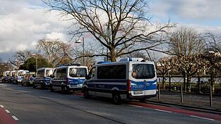 Der Main liegt nicht weit von der Schule entfernt.
